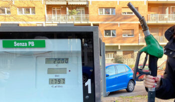 in-arrivo-un-bonus-benzina-da-150-euro:-a-chi-spetta
