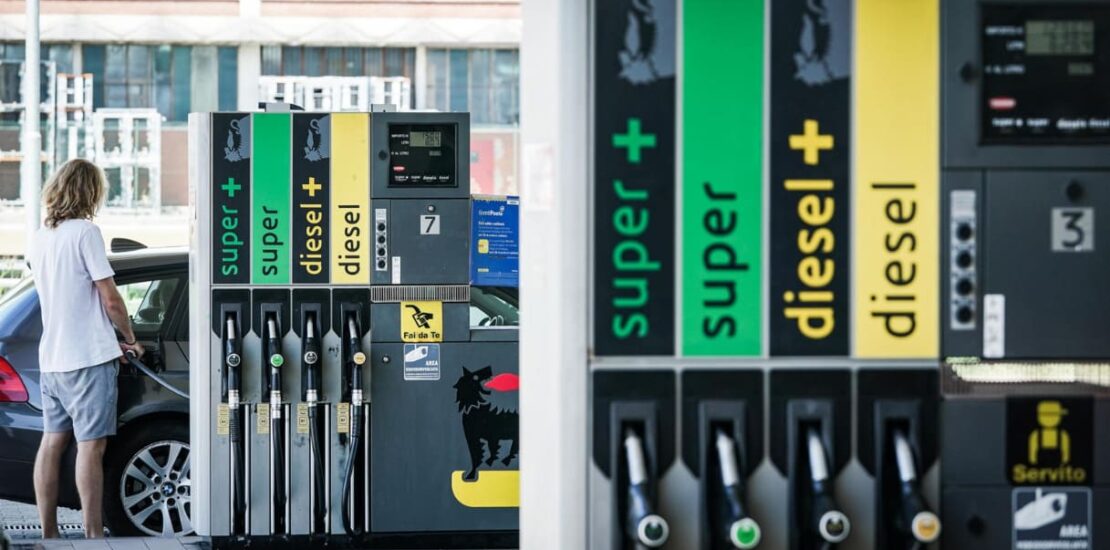 benzina,-gli-aumenti-non-si-fermano:-prezzi-verso-livelli-record